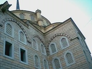 YENIBOSNA KUBA CAMII